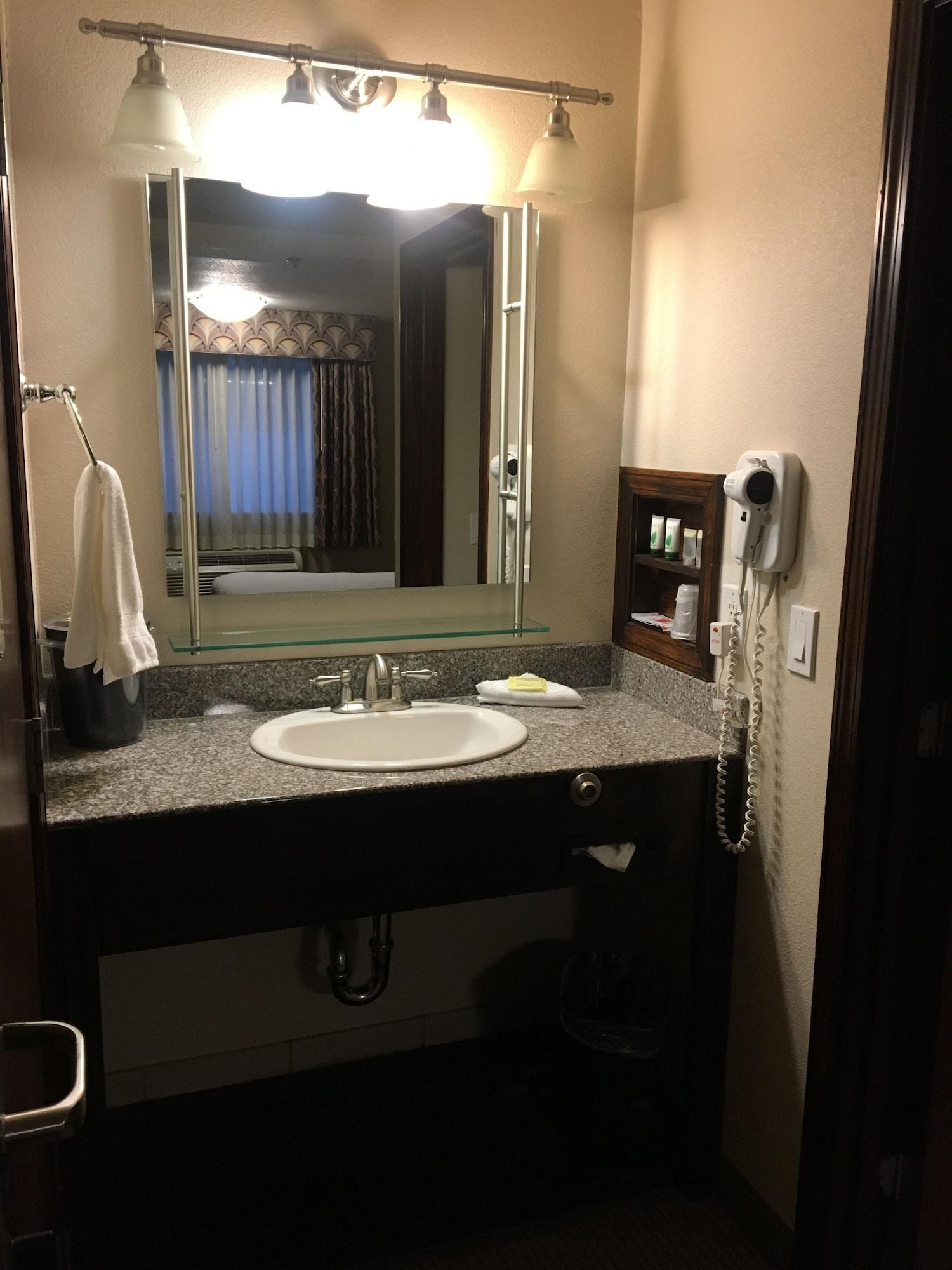 District Hotel By Oyo Portland Convention Center Экстерьер фото